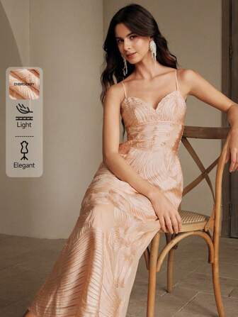 Anewsta Kolsuz Düz Uzun Elbise, Bel Kısmı Sıkılaştırılmış ve Süslemeli Detaylar