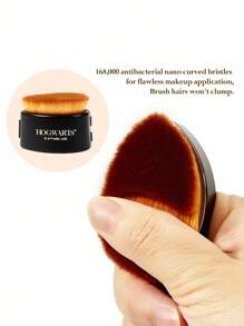 HARRY POTTER X SHEIN 1pc Logo Printed Gold Foil Blush Brush, Curved Bristles Won't Clump, Quick Application, Lightweight Makeup, Easy Storage, Dust-Proof, Portable - Black - View 3