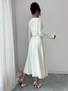 Modelyn 2件套女士无袖花卉装饰短款夹克套装 - 杏色 - 查看 2