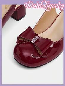 Dola Lovely Bombas de tacón grueso con punta redonda y aplicaciones de mariposa con rhinestones para mujer, adecuadas para Halloween y Navidad - Burdeos - Ver 8