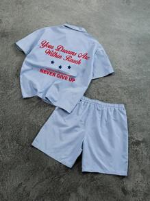 Manfinity EMRG 2 pièces/Set Chemise à manches courtes et short imprimés de rayures et de lettres pour hommes, décontracté, mode, tenue de rue, style preppy, chemise à boutons col, idéal pour un cadeau de petit ami, chemises de rue pour hommes, t-shirts vintage pour hommes. Ensemble court rayé bleu pour hommes, 2 pièces, ensemble d'été pour hommes, ensemble assorti pour hommes, ensemble court décontracté pour hommes, 2 pièces, un excellent cadeau pour votre petit ami - Bleu et Blanc - Voir 2