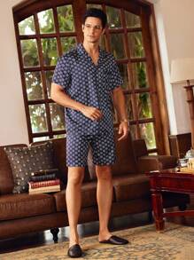 SHEIN EverLounge Conjunto de pijama de hombre con parte superior de manga corta y diseño geométrico con cierre de una sola hilera y shorts
