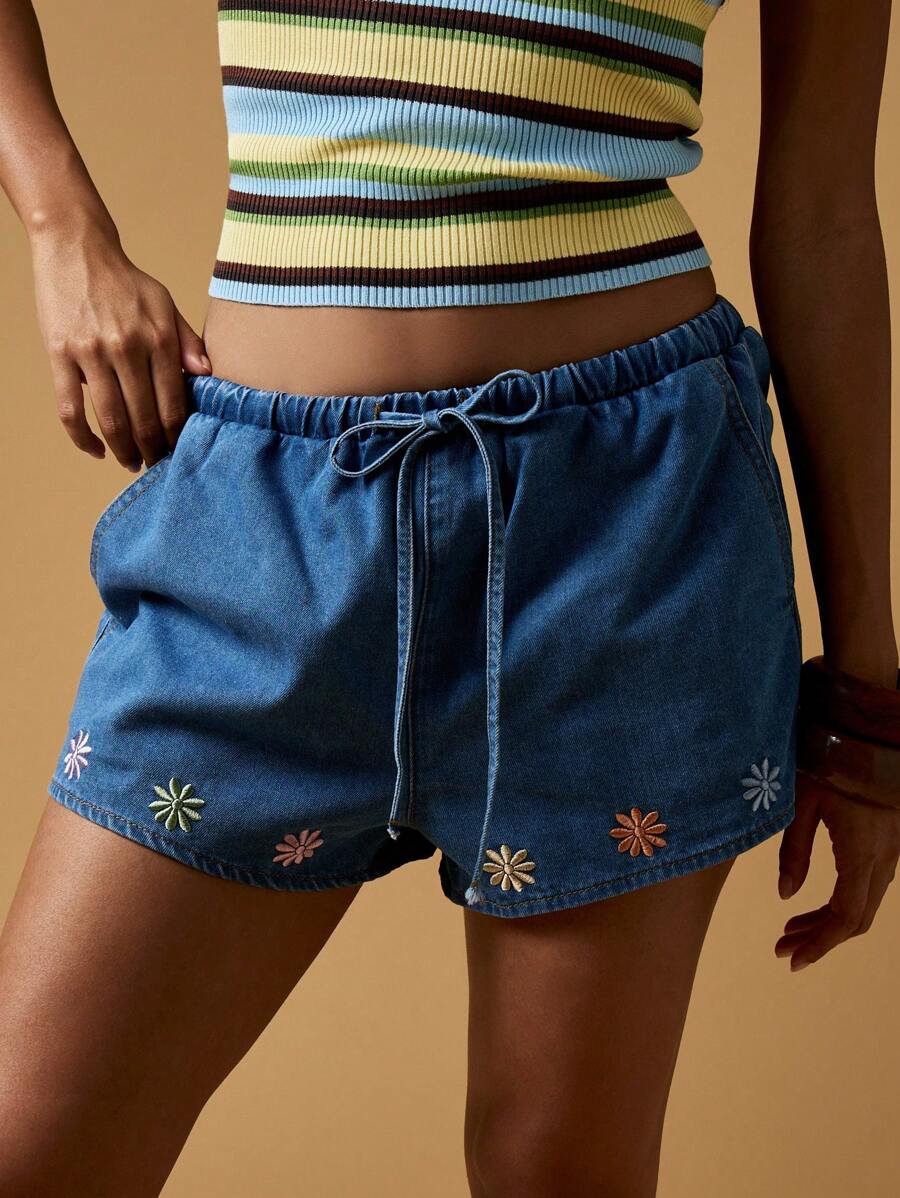MISSGUIDED Quần short denim thêu hoa có dây rút, cạp chun, phong cách lễ hội, bãi biển, mùa hè, cạp vừa, boho, hippie, bohemian, vừa vặn, thoải mái, ngày lễ, mặc ở nhà ban ngày - Màu xanh lam - Xem 1