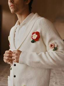 Manfinity VCAY Cárdigan de punto con patrón floral ajustado para hombre, cárdigan de punto con botones y aplicaciones florales de colores variados para hombre, otoño e invierno - Beis - Ver 2