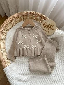 SHEIN 女童休闲可爱蝴蝶结装饰插肩袖荷叶边下摆纽扣开衫和阔腿针织裤套装，秋冬款