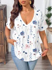 SHEIN Frenchy Camiseta casual de talla grande para mujer con estampado floral retro en azul y blanco, estampado floral sobre unicolor, cuello en V y mangas cortas - Azul y blanco - Ver 10