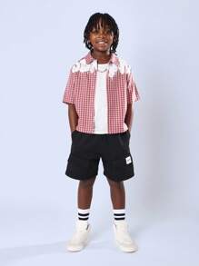 SUMWON Conjunto de camisa xadrez xadrez e short casual de verão, duas peças, com efeito de tinta spray, top estampado com números, calça estilo cargo, moda urbana - Multicolorido - Ver 5
