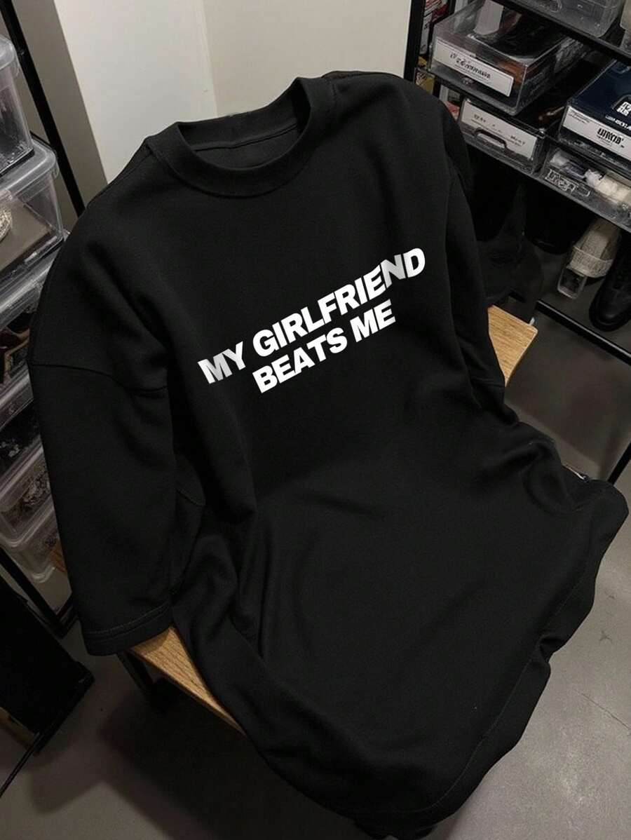 Manfinity Dauomo 男式常规款“我的女朋友打败了我”趣味关系图案 T 恤，男女通用厚棉休闲新奇玩笑 T 恤，男友礼物，超大简约短袖 - 黑色 - 查看 1
