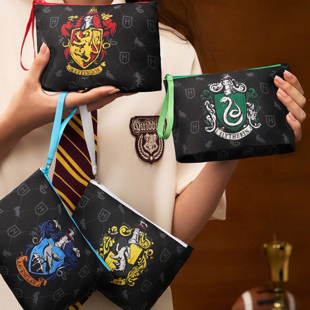1 Pc , Logo Printed Lightweight Cosmetic Bag, Suitable For Storing Cosmetics, Stationery, Daily Necessities, Digital Products, Great For Commuting, School, Travel, Suitable For Men, Women, Students, Children And All,Back To School