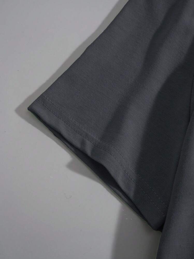 Manfinity Dauomo 男款簡約印花圓領短袖夏季T恤 - 深灰色 - 查看 4