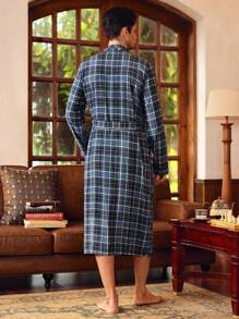 Manfinity Men's Plaid Print Shawl Neck Patchwork Pocket Belted Lounge Robe, Fall - Multicolor - View 2