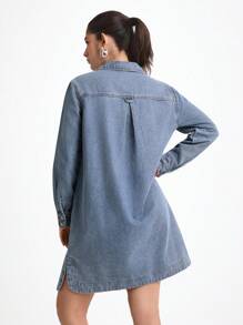 女式纽扣前襟半开襟长袖口袋宽松休闲牛仔连衣裙 - 淺色水洗藍 - 查看 2