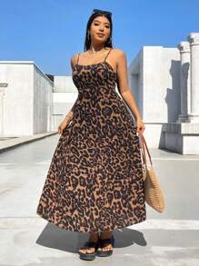 Solflare 大码豹纹细肩带露背连衣裙，配有可调节腰带和隐形拉链，适合春夏季 - 棕色 - 查看 3