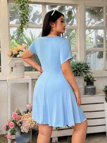 SHEIN EZwear 大码女式情人节浅蓝色V领扭纹连衣裙 - 淺藍色 - 查看 2