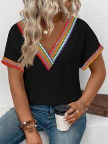 EMERY ROSE 大码女式休闲V领短袖撞色领口和袖口复古彩色编织条纹印花T恤 - 黑色 - 查看 4