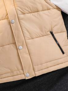 SHEIN 男童休闲舒适多功能连帽无袖口袋背心外套，饰有精美装饰，适合通勤、上学、日常穿着。男童连帽背心，儿童冬季保暖背心。 - 卡其色 - 查看 4