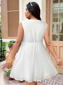 Solflare Vestido casual de gasa blanco sin mangas para tallas grandes