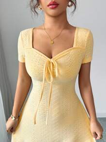 Elenzga 夏季新款奶油黄色针织提花性感修身蝴蝶结系腰短款连衣裙 - 淡黃色 - 查看 2