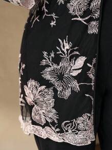 Chikora Conjunto de 3 piezas de talla grande: cárdigan de malla bordada floral elegante, top de tirantes y pantalones - Negro - Ver 7