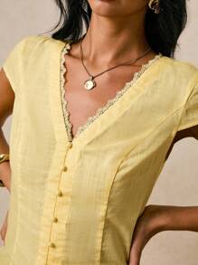 Poéselle 女士纯色撞色蕾丝V领短袖单排扣衬衫 - 黃色 - 查看 7