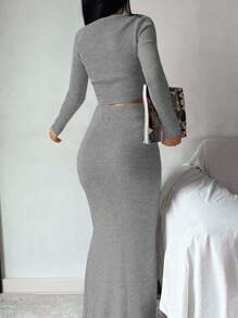 EURMUSE Bộ 2 áo len ngắn màu trơn đơn giản và chân váy xẻ tà cho nữ - Xám - Xem 2