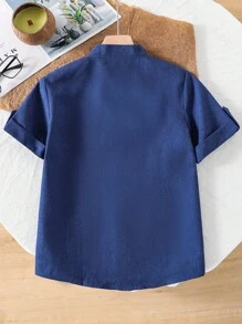 SHEIN Vacaura 1 件青少年男童立领经典蓝色纯色休闲短袖衬衫，春夏 - 寶藍色 - 查看 2