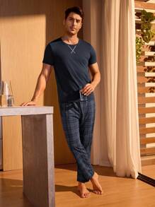 Manfinity Underwear&Sleepwear Basics Ensemble D'habillement Pour Hommes À Carreaux À Manches Courtes De Couleur Unie Avec Pantalon Long Pour La Maison - Bleu marine - Voir 3