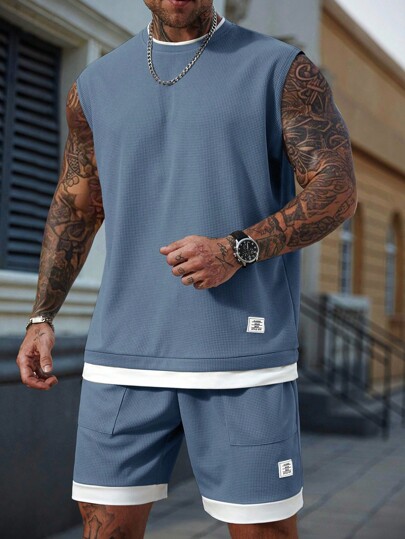 Manfinity CasualCool Conjunto de camiseta de tirantes y pantalones cortos casuales con parche de letra para hombre, conjunto de dos piezas de verano azul, atuendo cómodo