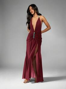 MISSGUIDED 深V领雪纺长裙，侧开衩褶皱设计，饰以绿松石，适合晚宴、婚礼宾客、正式场合穿着，圣诞节适用。 - 酒紅色 - 查看 2