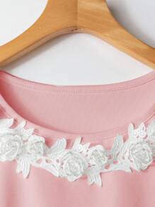 SHEIN Clasi 女士 3D 花卉装饰圆领泡泡袖荷叶边时尚 T 恤 - 粉色 - 查看 5