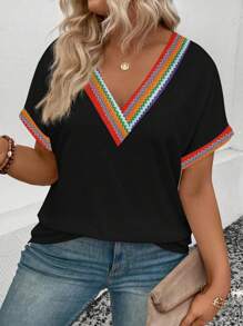 EMERY ROSE 大码女式休闲V领短袖撞色领口和袖口复古彩色编织条纹印花T恤 - 黑色 - 查看 3
