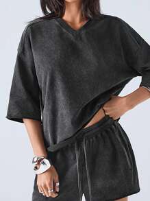 LYSMO 两件套女士V领落肩水洗字母印花T恤和短裤休闲家居服套装，夏季街头简约风，适合办公室穿着，夜间外出/休闲场合；黑色水洗短袖T恤和短裤两件套，运动健身，舒适休闲，通勤百搭，校园服装 - 黑色 - 查看 1