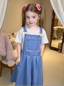 青少年女孩褶皱牛仔背带裙，可调节肩带设计，单纽扣门襟，松紧腰身，休闲校园/街头穿着，适合女孩全年穿着的百搭牛仔必备品 - 淺色水洗藍 - 查看 3