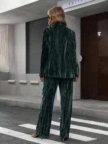 Aveloria Modichic 女士优雅天鹅绒褶皱金属纽扣西装套装，长袖上衣和休闲裤节日派对服装 - 墨綠色 - 查看 2