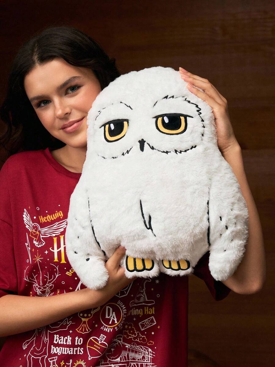 HARRY POTTER X SHEIN 1 个柔软舒适的 Hedwig 装饰抱枕,适合汽车、房间、沙发装饰和午后小憩,是圣诞节、圣诞节、生日等节日送礼的绝佳选择,也是送给朋友、朋友或朋友的可爱毛绒玩具。 - 白色 - 查看 1