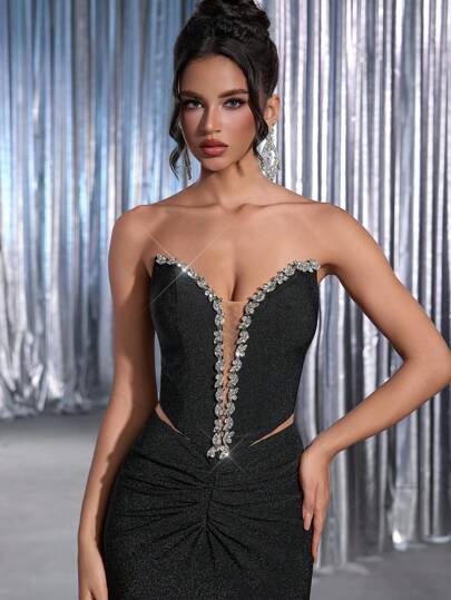 Glamrae Elegant, Romantic, Sexy, Minimalist Black Sequin Knit Strapless Deep V-Neck Dress With Crystal Chain Decor, Ruched Waist, Boned Bodice, Cutout Waist Detail, Flared Maxi Skirt With Train, Fashionable, Influencer Style, Suitable For Holidays, Vacation, Birthday Party, Wedding, Formal Evening Event