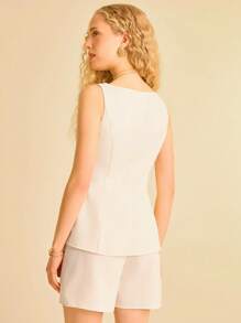 CAJUNI 女式休闲无袖上衣，下摆略开衩，搭配低腰半身裙套装，米色 - 米色 - 查看 2