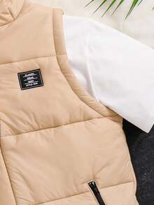 SHEIN 男童休闲舒适多功能连帽无袖口袋背心外套，饰有精美装饰，适合通勤、上学、日常穿着。男童连帽背心，儿童冬季保暖背心。 - 卡其色 - 查看 3