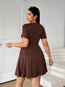 Solflare Váy buộc dây phía trước cổ chữ V màu đỏ ngày lễ tình nhân cho nữ cỡ lớn - màu nâu - Xem 2