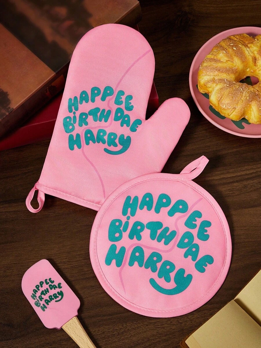 HARRY POTTER X SHEIN 生日蛋糕印花隔热套装，单件及套装。生日礼物，厨房，烘焙，海格的蛋糕，耐热防滑厨房用具及设备，家居厨房必备 - 粉色 - 查看 1