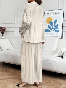 SHEIN Bộ 2 món gồm áo khoác dài tay cổ ve áo kẻ sọc và quần dài, thích hợp mặc thường ngày cho bà bầu. - Màu Khaki - Xem 2