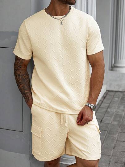 Manfinity CasualCool Plus Size Men's Wave Stripe Embossed Short Sleeve T-Shirt And Shorts Casual Set