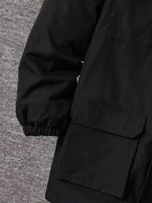 SHEIN Tween-Jungen Lässiger College-Stil, bequem und modisch, praktische Kapuzenjacke aus weichem Fleecestoff mit mehreren Taschen, geeignet für Herbst und Winter, geeignet für den Alltag, zum Spielen im Freien, in der Schule, für Straßenfotografie, Partys und zu Hause.