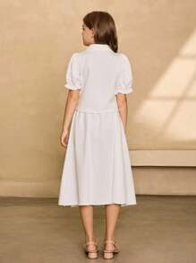 Completo elegante da ragazza composto da blusa con collo alla polo, maniche corte, monocolore, spalle scoperte e gonna midi a-line in tinta unita, outfit formale per il ritorno a scuola