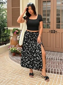 Solflare 2 件大码女式套装：黑色针织圆领 T 恤和印花开衩下摆半身裙 - 黑色 - 查看 4