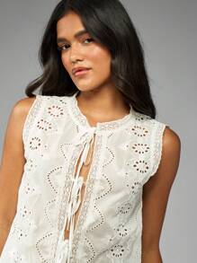 MISSGUIDED 孔眼蕾丝衬衫系带前波西米亚风夏季背心无袖背心女性海滩度假节日装英国刺绣 - 白色 - 查看 6