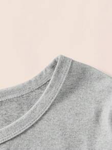 Bộ đồ ngủ áo thun tay ngắn cổ tròn màu trơn cho nữ và quần short kẻ sọc - Xám - Xem 6