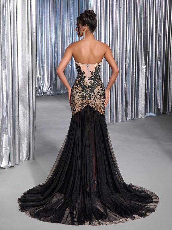 Glamrae Elegant & Luxurious Romantic 3D Floral Sequins & Lace Bandeau Figure-Hugging Mermaid Style Layered Net Draped Bridal Wedding Dress