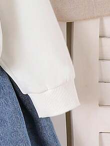 SHEIN Playful Pals 女童圆领针织长袖卫衣，饰有牛仔布贴花樱桃图案，搭配牛仔百褶裙，时尚秋季套装 - 白色 - 查看 3