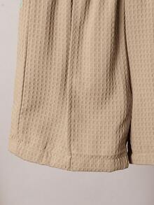 SHEIN Little Byeori 3件套男童舒适百搭日常休闲时尚学院风简约撞色拼接藏蓝色背心短裤搭配白色针织polo衫，多件套，适合春夏季节、日常生活、运动、校园、聚会、节日、演出、摄影、返校季等场合。男童米色套装，韩版男童服装。 - 卡其色 - 查看 3